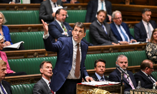 【视频】英国政府公布血液污染赔偿计划 受害人或可获逾二百万英镑赔偿