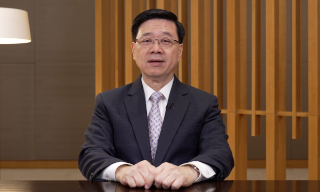 李家超明日赴京述职 向国家领导人汇报香港经济等最新情况
