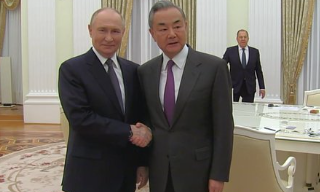 【视频】普京期待习近平五月访俄 王毅指中俄关系越走越宽广