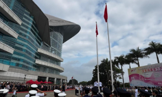 【视频】金紫荆广场举行五四升旗礼 3位老兵到场观礼暨纪念抗战胜利80周年