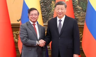 习近平晤哥伦比亚总统　称双方要巩...