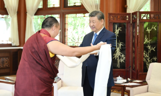 【视频】习近平接受班禅拜见 寄语系统推进中国宗教中国化
